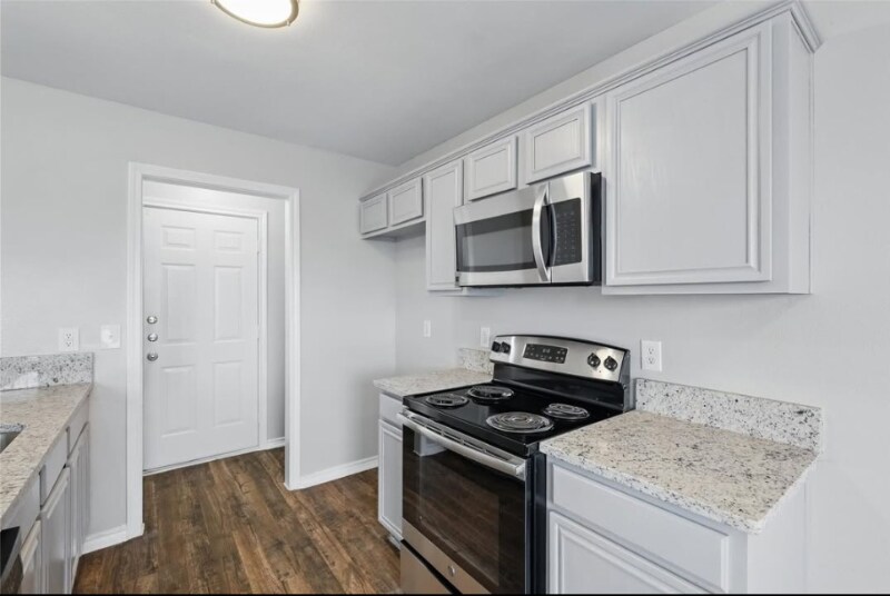 Building Photo - 310 California Dr