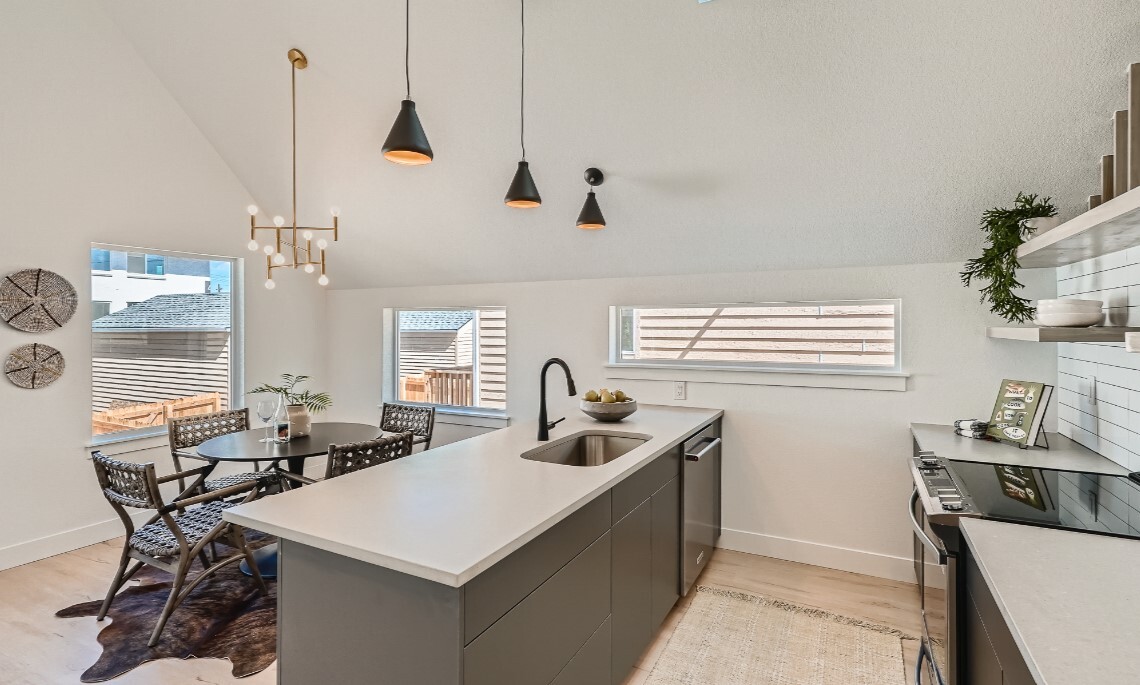 Building Photo - 1111 S Dahlia St