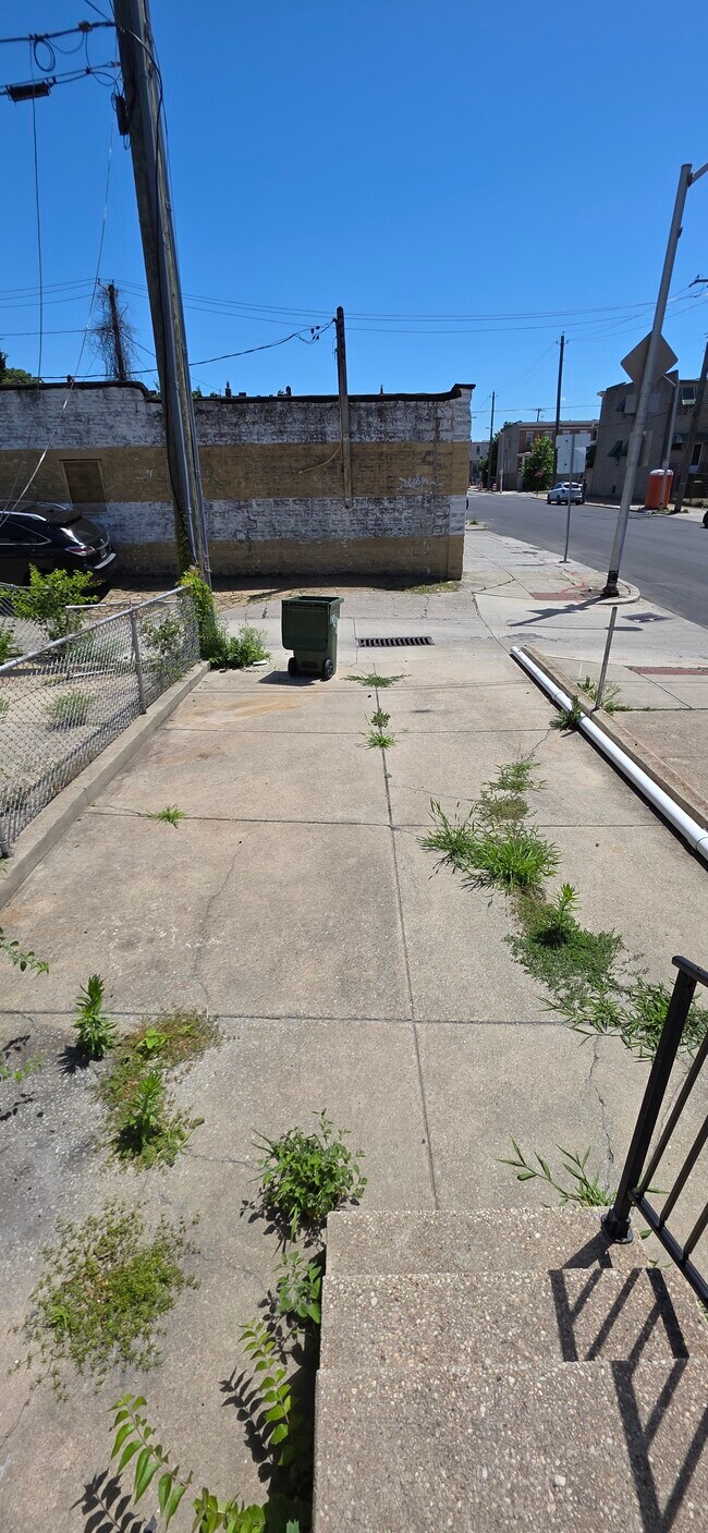 Building Photo - 2133 W Mulberry St