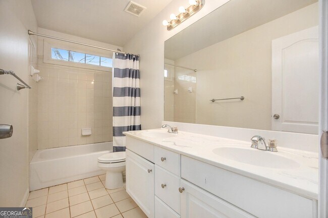 Building Photo - 3308 Sanborne Terrace