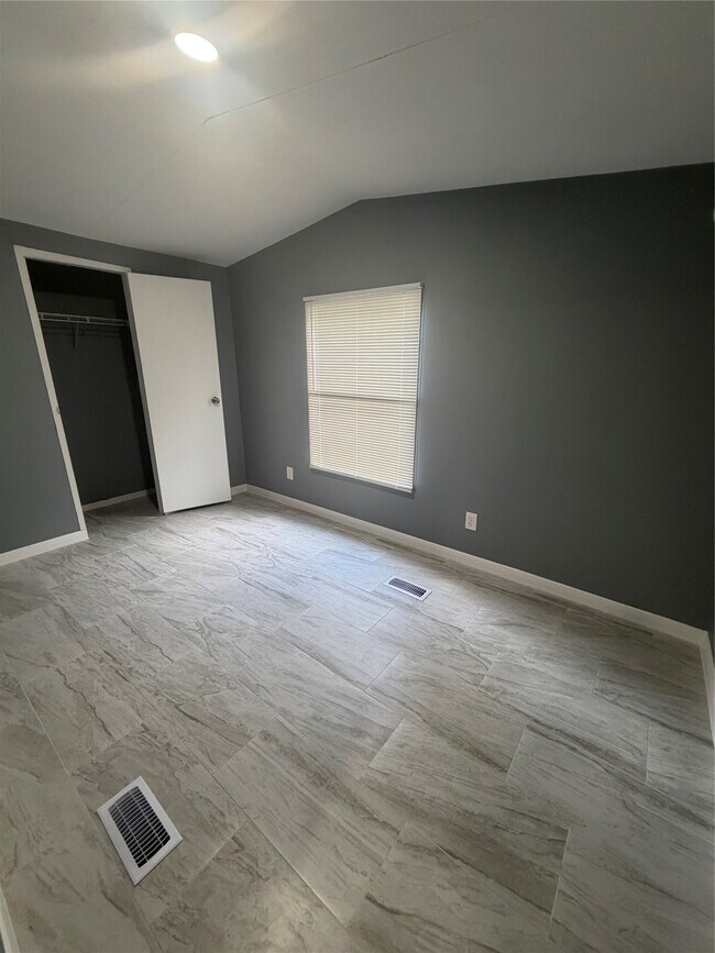 Building Photo - 15476 Esther Dr