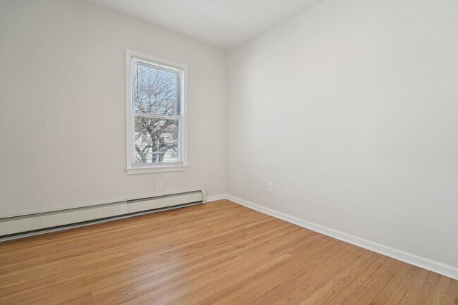 Building Photo - 403 Abington Ave