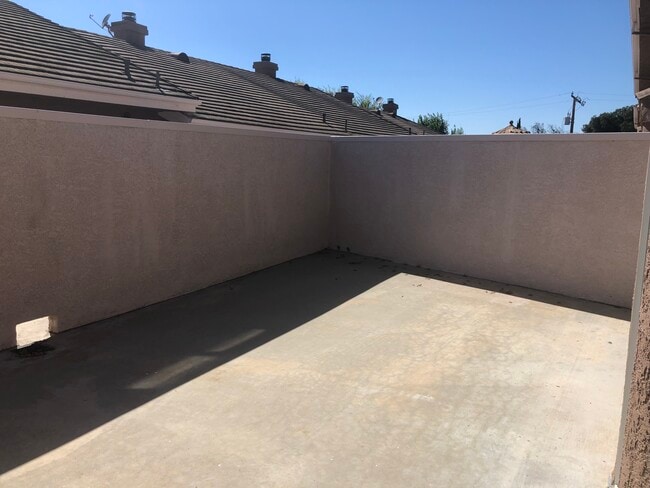Building Photo - 279 N Skyline Dr