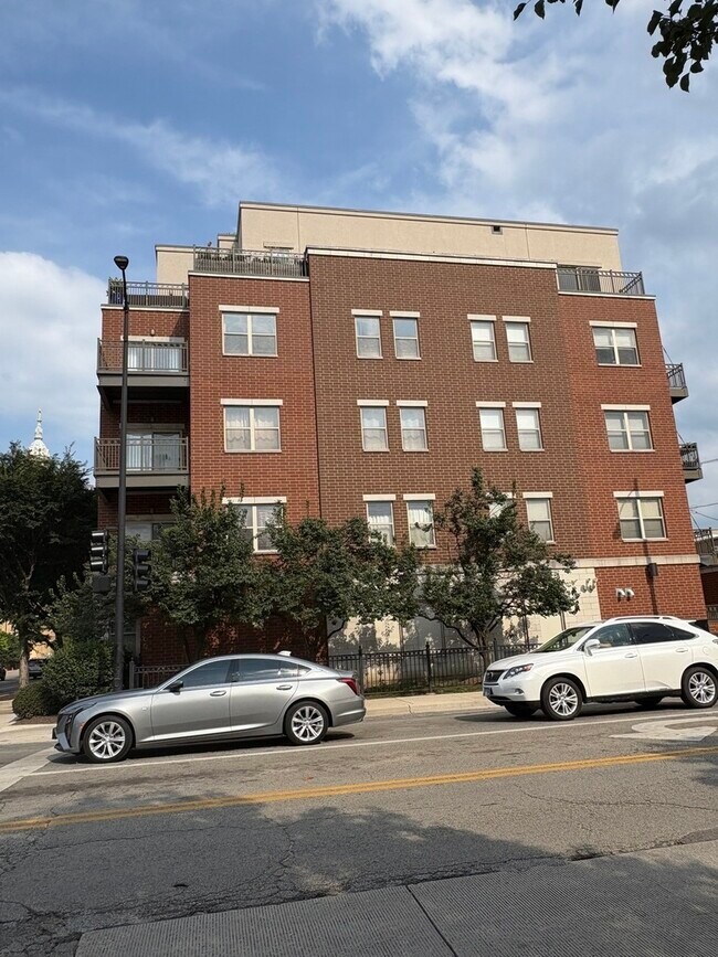Building Photo - 1155 W Roosevelt Rd
