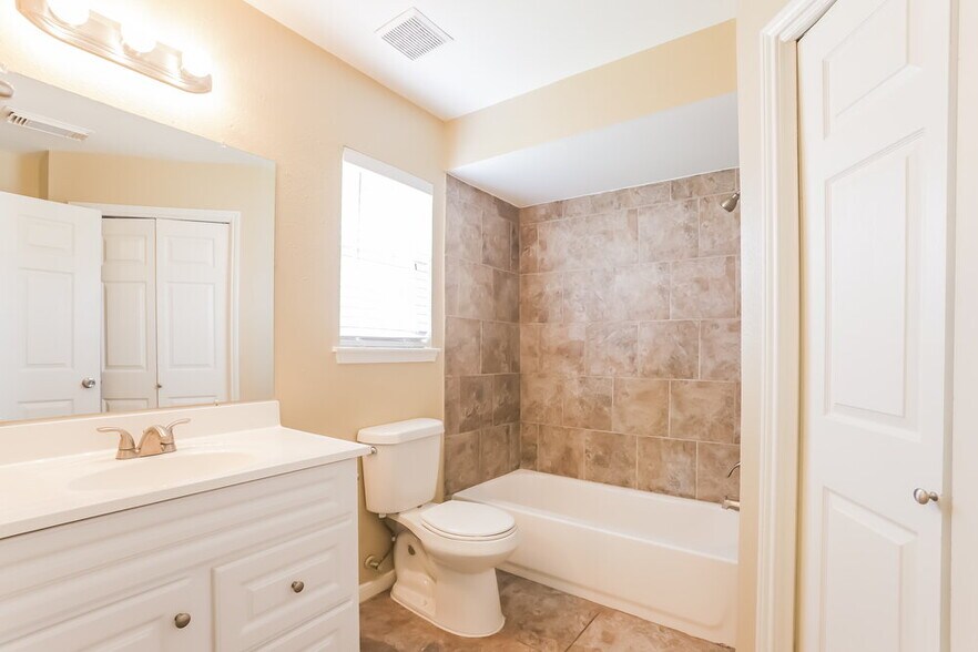 Building Photo - 7706 Ellis Dr