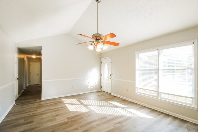 Building Photo - 10 Beaverdam Ct