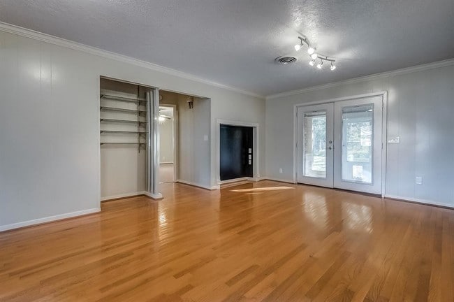Building Photo - 15206 TX-36