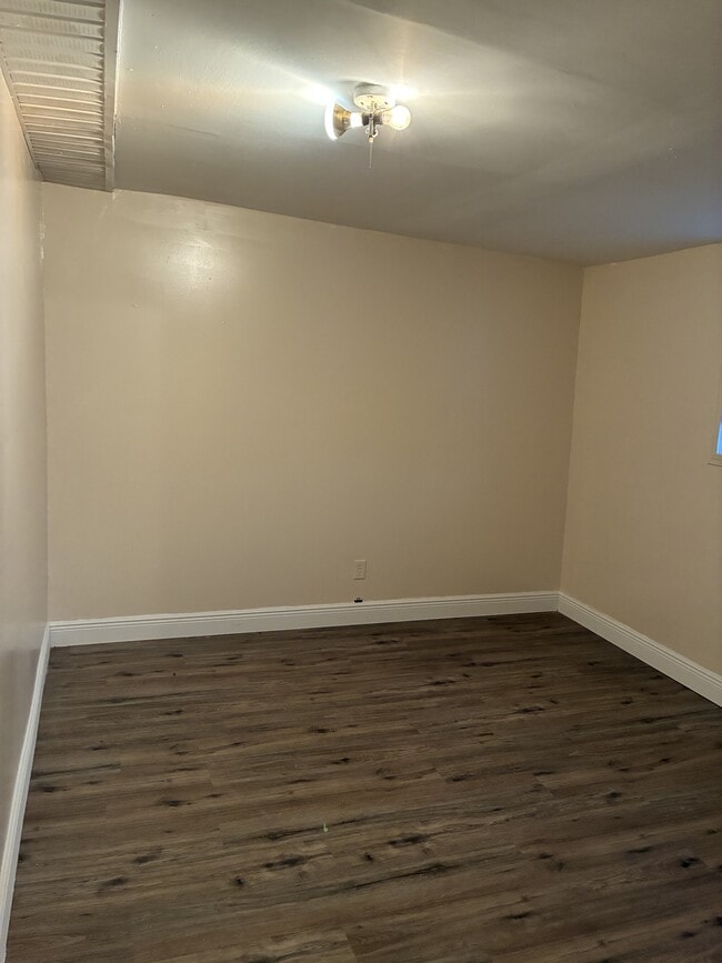 Building Photo - 389 Clark Ave