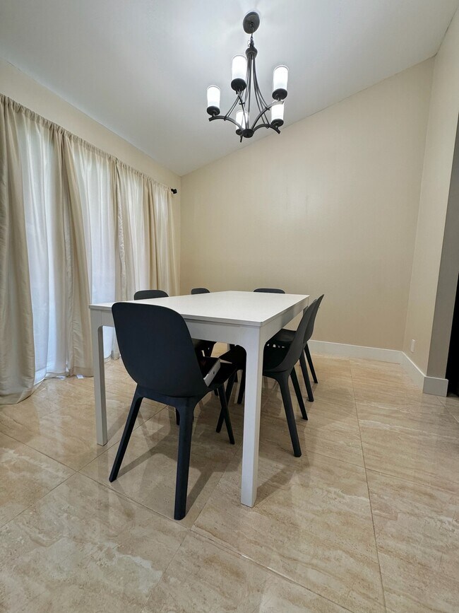 Building Photo - 5520 Coach House Cir