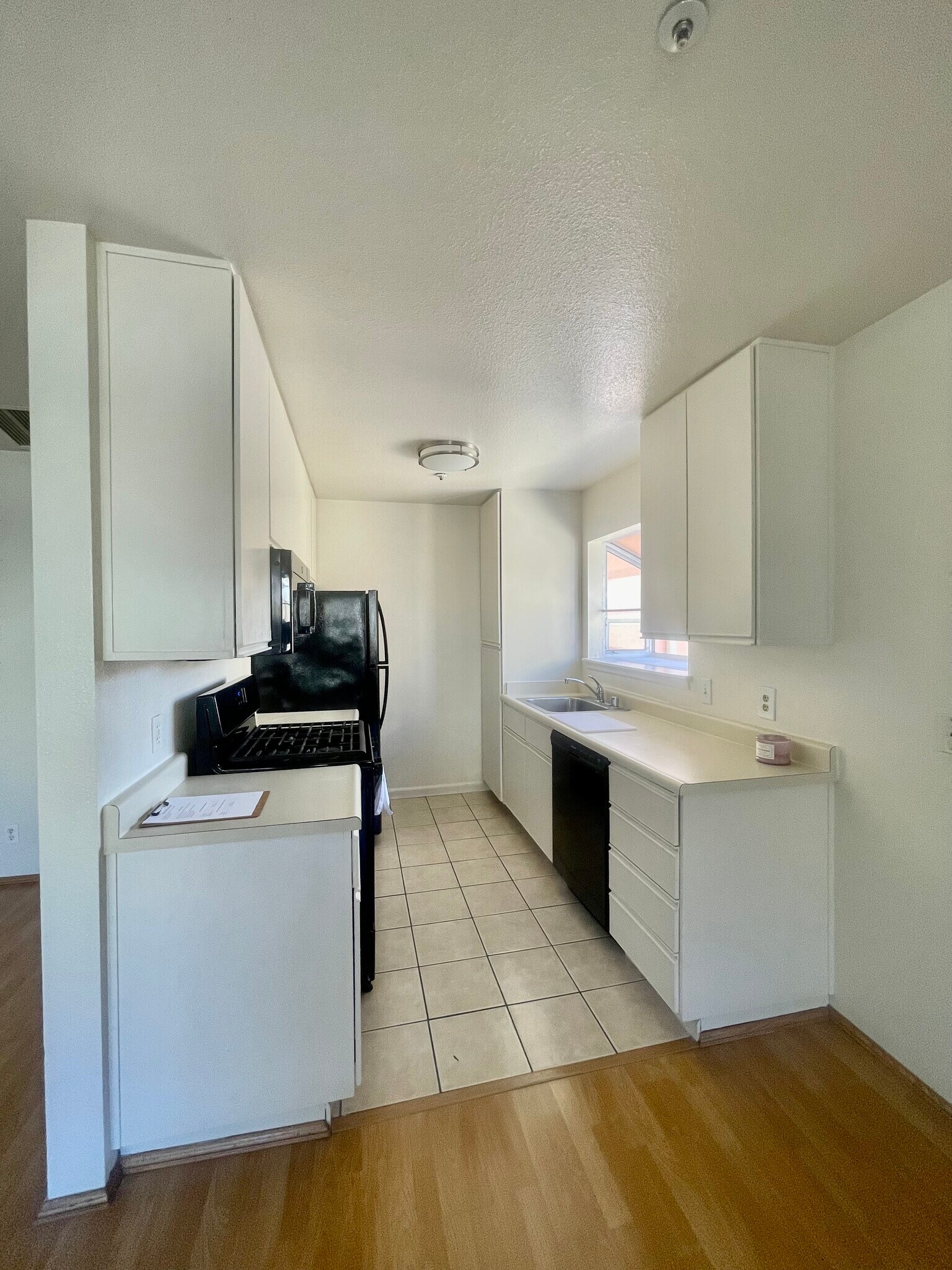 Kitchen - 1026 San Luis Cir