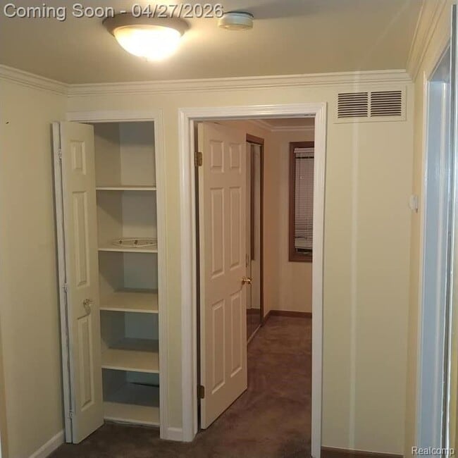 Building Photo - 205 Pineview Ct