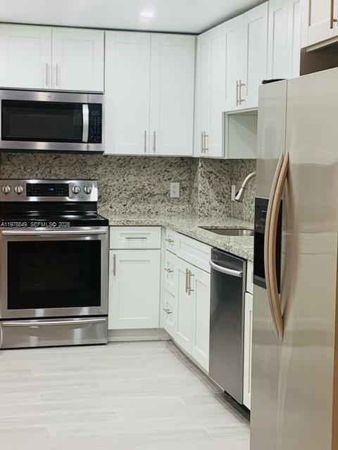 Building Photo - 90 Edgewater Dr