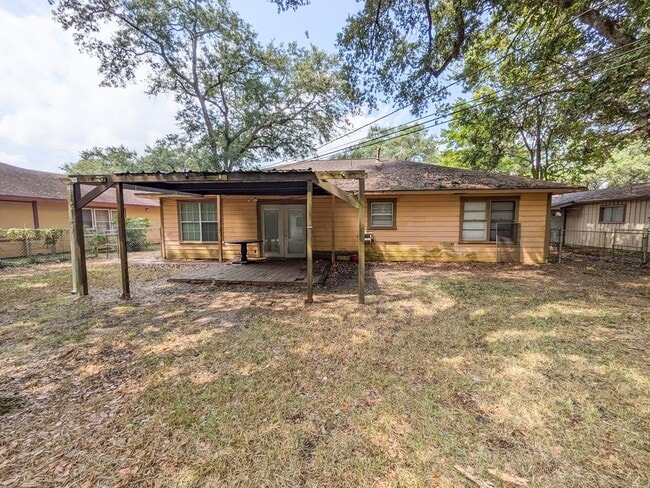 Building Photo - 2307 McKee Dr