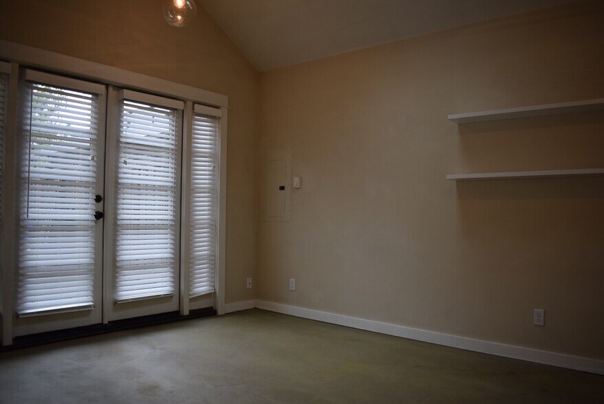 Building Photo - 2034 N Winchell St