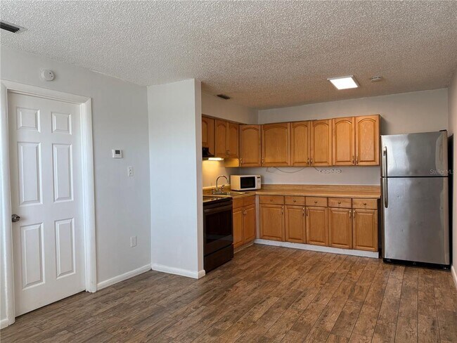 Building Photo - 9013 Westchester Cir