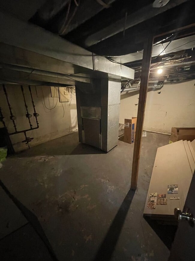 Building Photo - 194 E 14th Ave