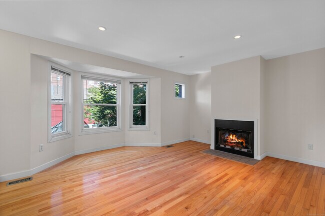 Primary Photo - 58 Edgewood Ave