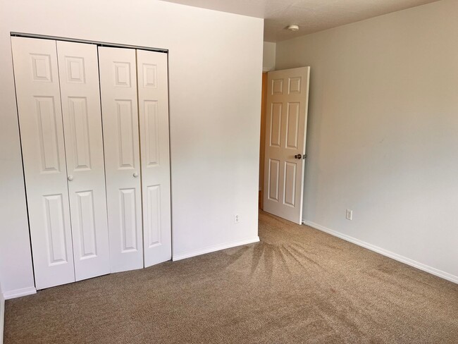 Building Photo - 1918 S 5th St W