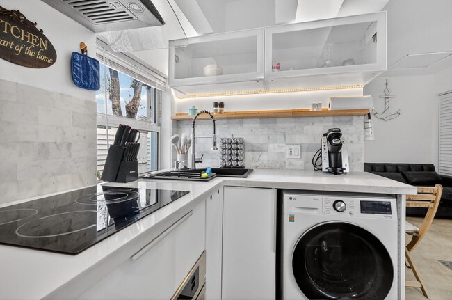 Building Photo - 4540 SW 28th Terrace