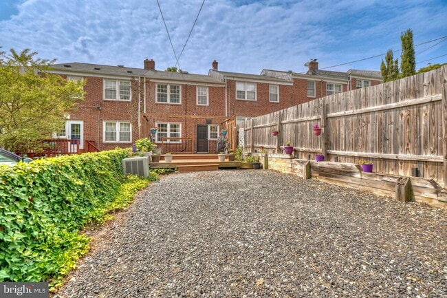 Building Photo - (3BD/2BA) Fabulous Rodgers Forge Townhome