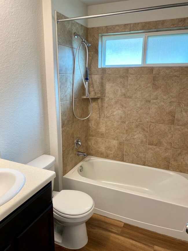 Building Photo - Fantastic Amenities ~ 4/2 Single Story w/ Refrigerator/Washer/Dryer Included ~