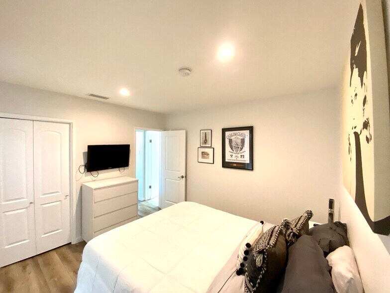 Bedroom - 4457 S Centinela Ave