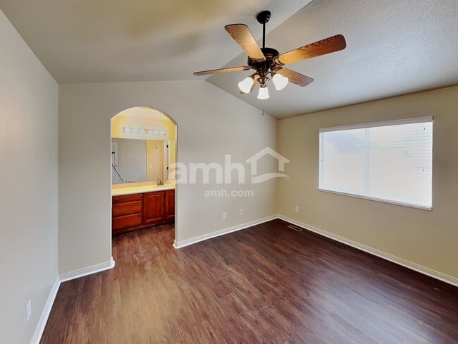 Building Photo - 2095 E Shadow Dr