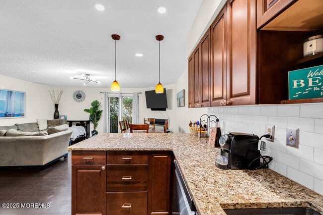 Building Photo - 29 Shore Dr