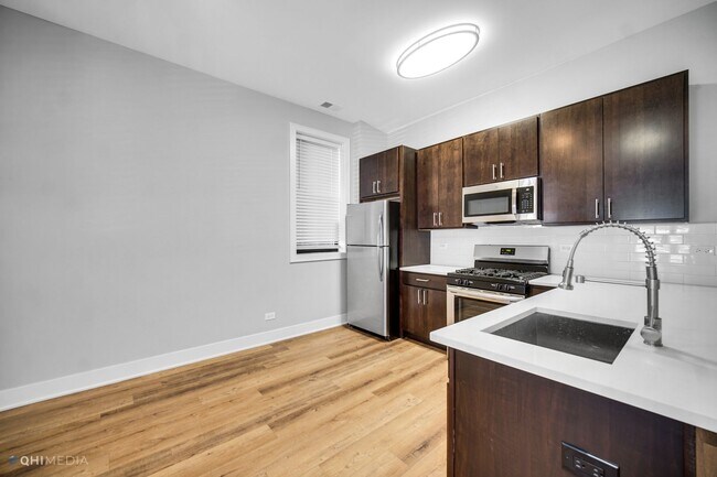 Building Photo - 2735 W Polk St
