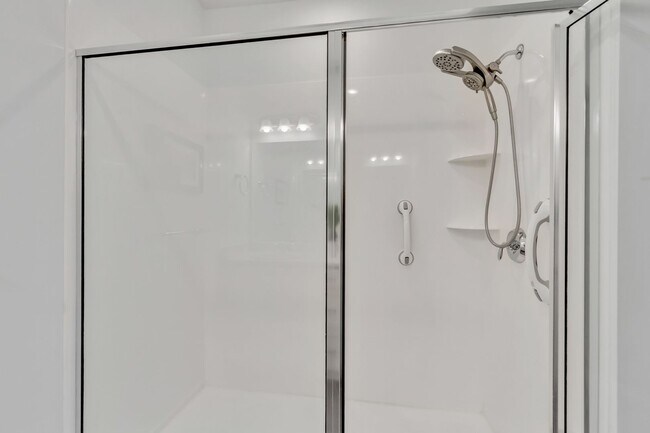 Building Photo - Spacious 3 Bed 2 Bath Condo in Sandy!