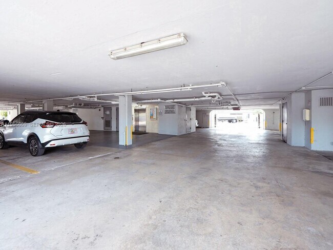 Building Photo - 130 S Shore Dr