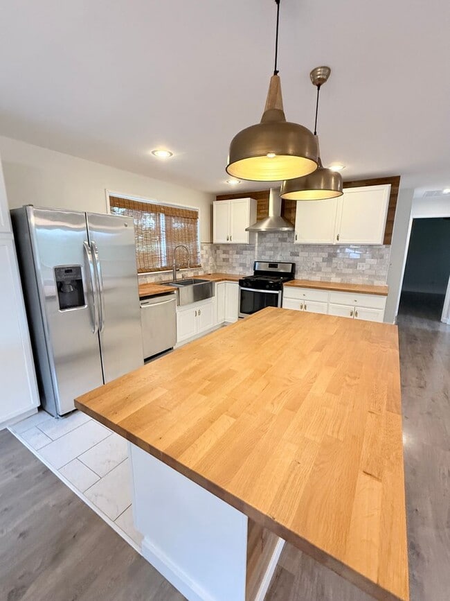 Building Photo - **** Application pending ****