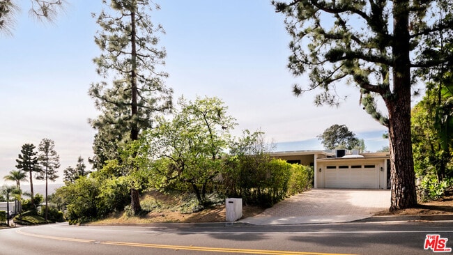 Building Photo - 1845 Loma Vista Dr