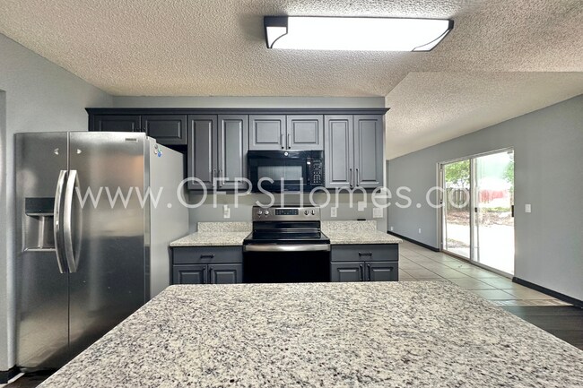 Building Photo - MOVE IN SPECIAL! $500 off first month's rent