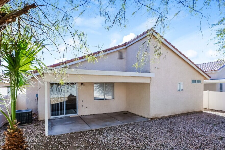 Building Photo - 1002 Emerald Stone Ave