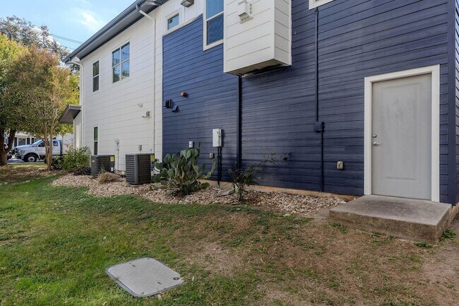 Building Photo - 2606 Wilson St