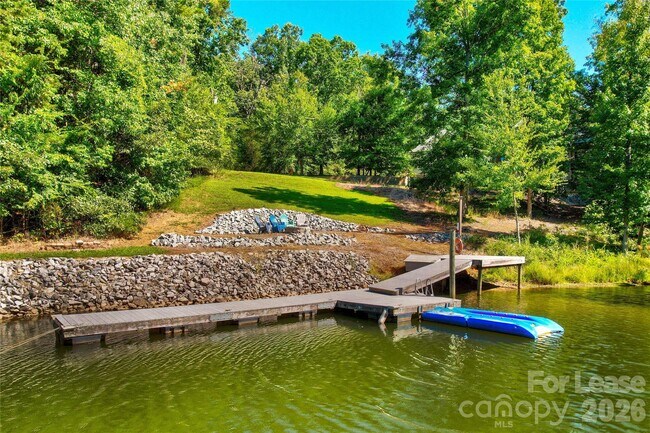 Building Photo - 111 Farmington Ln