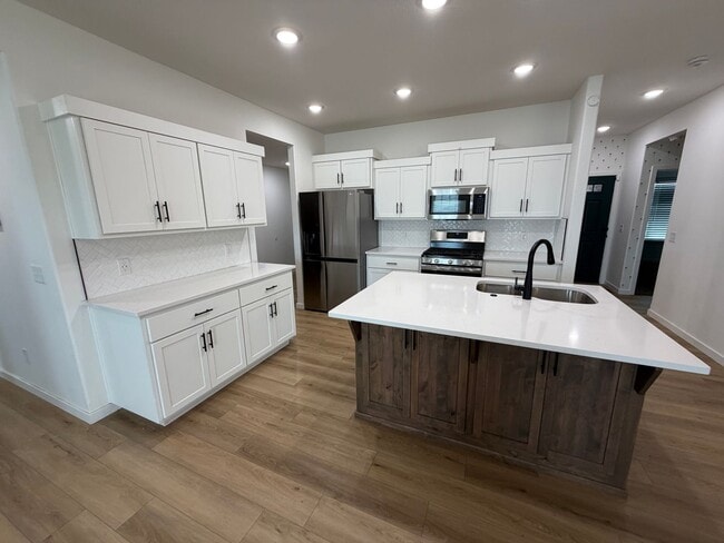 Building Photo - REMODELED 5 Bedroom | 3 Bathroom | 3 Car Garage HOME -- 3,554 sqft | BASEMENT! | NIXA SCHOOLS | F...