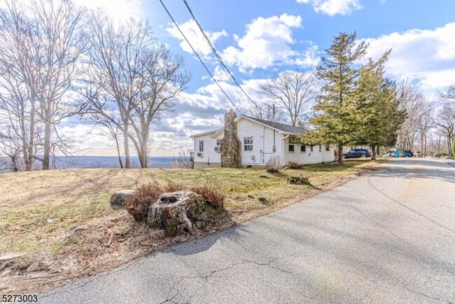 Building Photo - 110 Hillcrest Dr