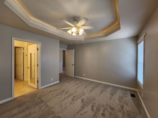 Building Photo - $1850 3 Beds 2.5 Bath + Bonus Room & Storm...