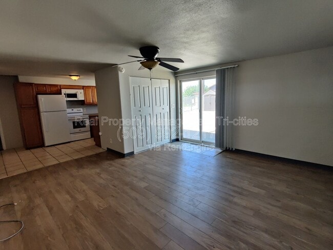 Building Photo - 1416 N 14th Ave