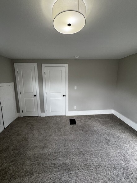 Building Photo - 409 N Elm St
