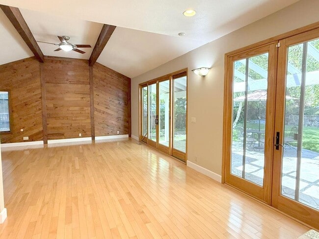 Building Photo - Sprawling ranch home located in highly des...