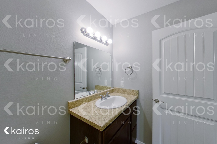 Building Photo - 3893 Thomas St