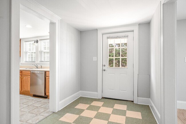 Building Photo - 545 Montgomery St