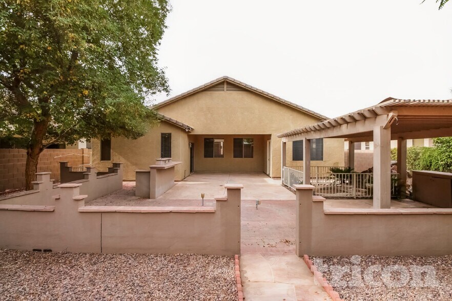 Building Photo - 4325 N 125th Ave