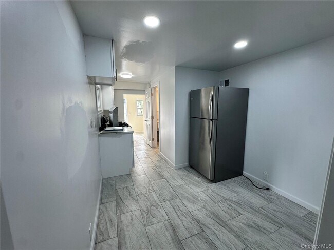 Building Photo - 216 1st St