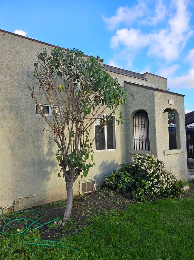 Primary Photo - 1408 N Willowbrook Ave