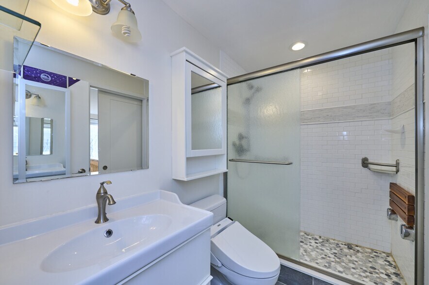 Building Photo - 950 Massachusetts Ave