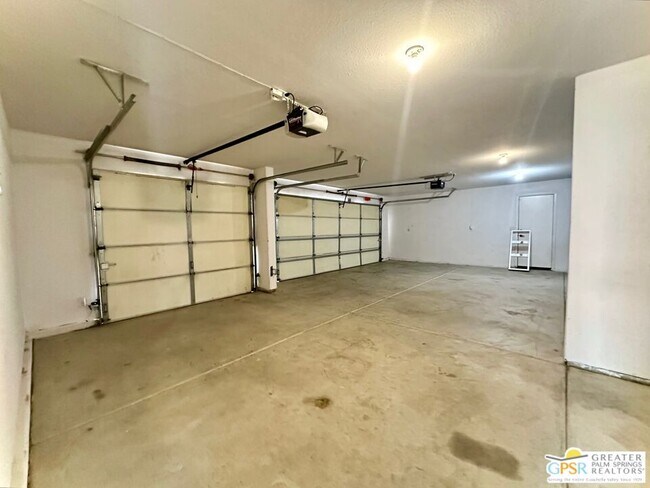 Building Photo - 51220 Avenida Velasco